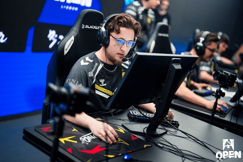 ZywOo CS2 Mouse Settings - Sensitivity and DPI